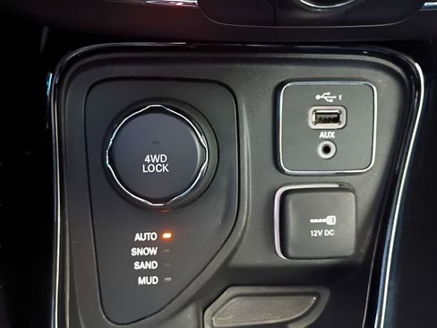 Used 2020 Jeep Compass Limited AWD/4WD image 9