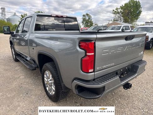 Used 2025 Chevrolet Silverado 2500 High Country w/ High Country Premium Package AWD/4WD image 3