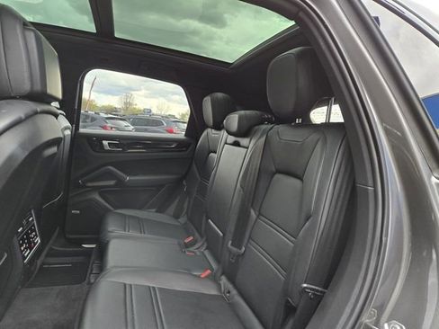 Used 2020 Porsche Cayenne AWD/4WD image 19