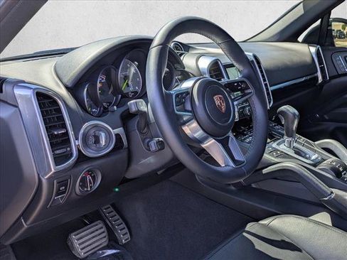 Used 2015 Porsche Cayenne S image 10