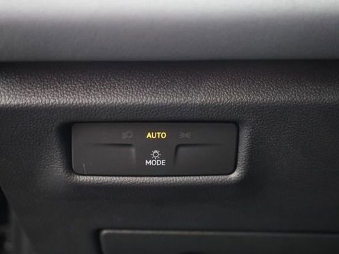 New 2026 Volkswagen Tiguan SE image 13