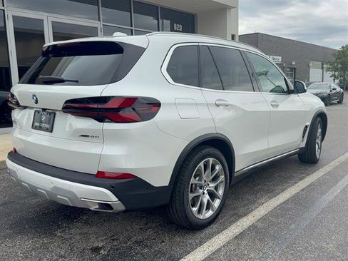 Certified 2024 BMW X5 xDrive40i w/ Premium Package AWD/4WD image 3