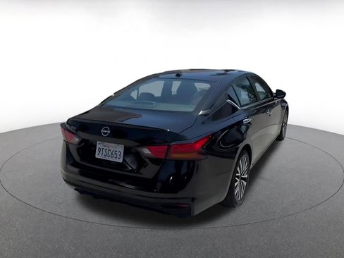 Used 2025 Nissan Altima 2.5 SV FWD image 15