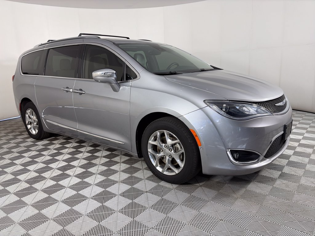 Used 2017 Chrysler Pacifica Limited w/ Advanced Safetytec Group FWD image 1