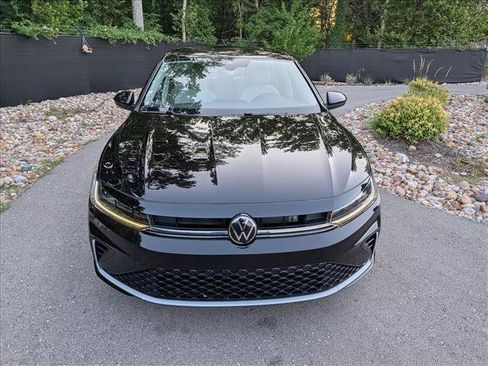 Certified 2025 Volkswagen Jetta S FWD image 8