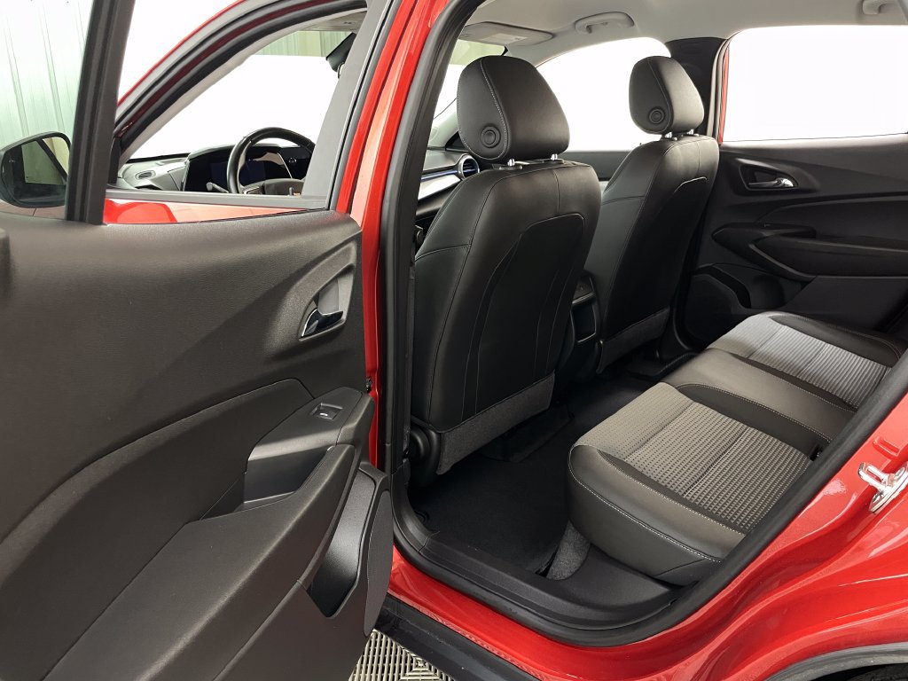 Certified 2024 Chevrolet Trax LT w/ Driver Confidence Package FWD image 42