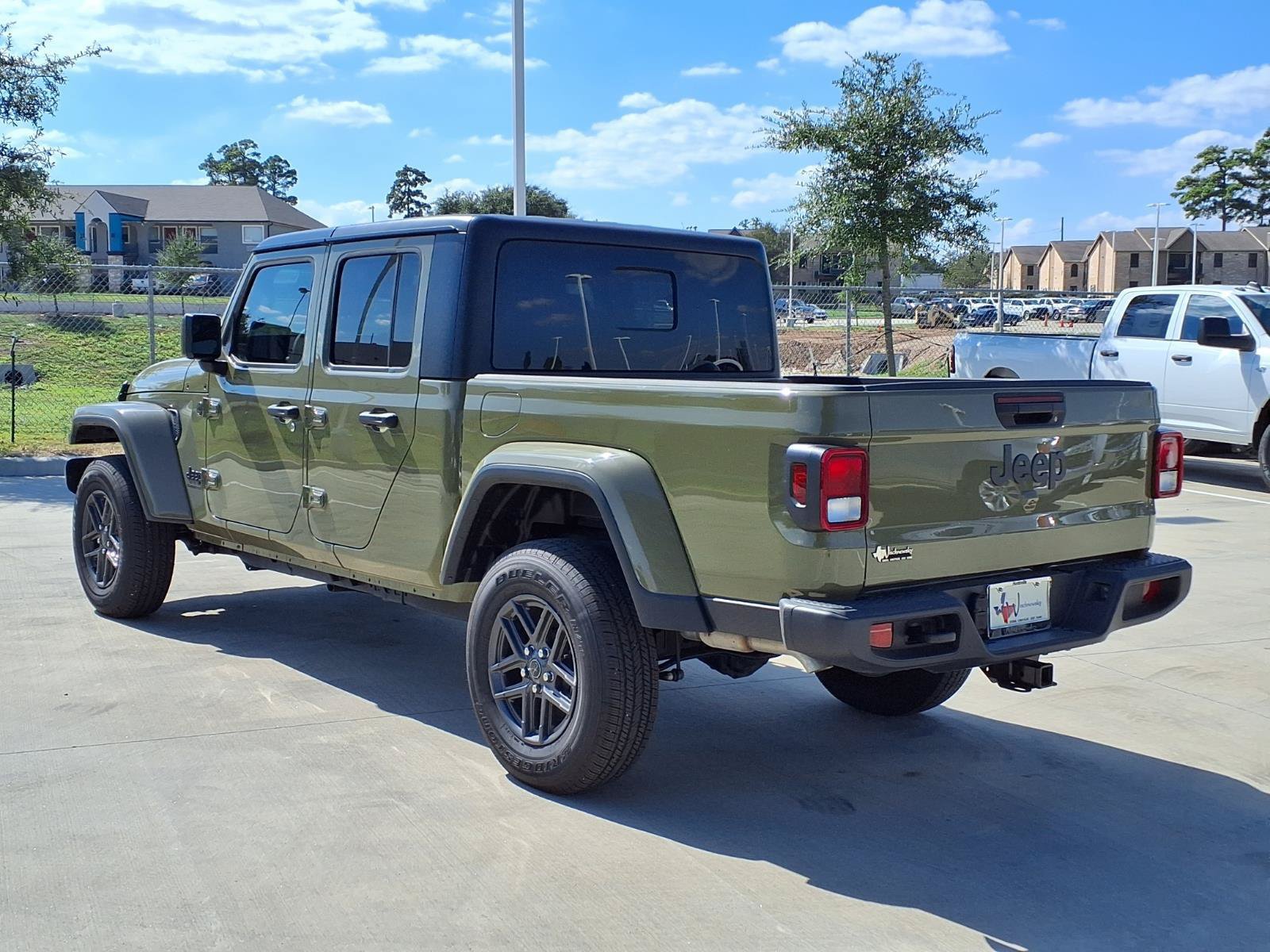 New 2026 Jeep Gladiator Sport AWD/4WD image 2