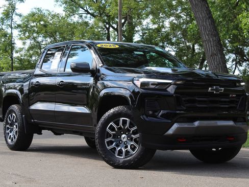 Used 2025 Chevrolet Colorado Z71 AWD/4WD image 1
