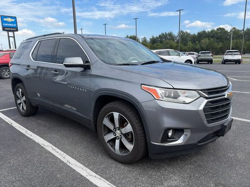 Used 2019 Chevrolet Traverse LT w/ LT Premium Package AWD/4WD image 3