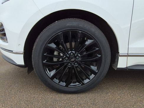 Used 2020 Ford Edge Titanium w/ Equipment Group 301A FWD image 10