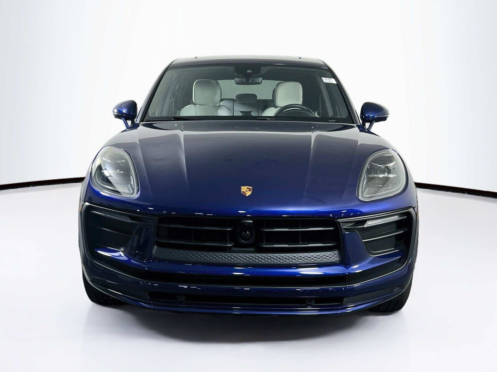 Used 2025 Porsche Macan w/ Premium Package Plus AWD/4WD image 2