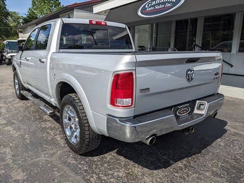 Used 2017 RAM 1500 Laramie AWD/4WD image 3