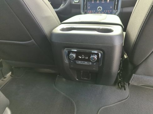 Used 2025 GMC Yukon AT4 w/ AT4 Premium Package AWD/4WD image 36
