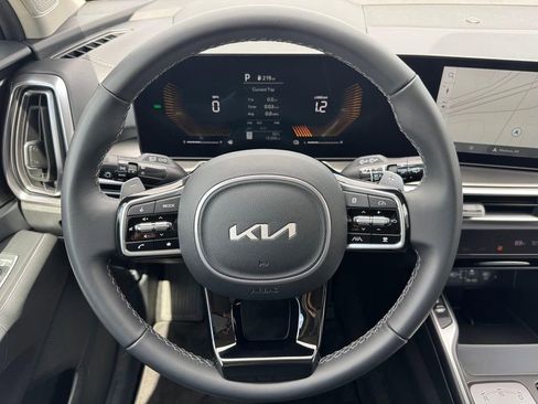 Used 2025 Kia Sorento EX w/ EX Panoramic Sunroof Package image 11