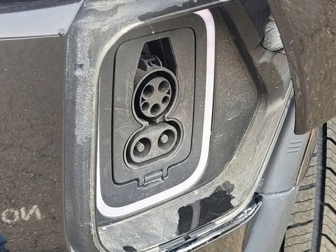 Used 2022 Rivian R1T Adventure image 17