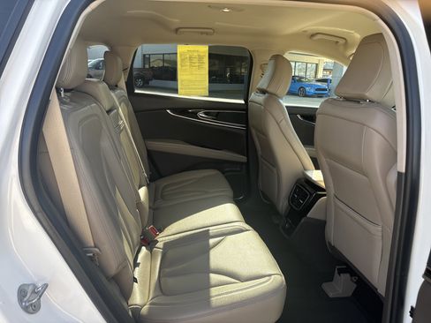 Used 2023 Lincoln Nautilus AWD image 7