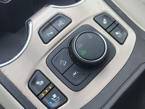 Used 2022 GMC Terrain Denali w/ Denali Premium Package AWD/4WD image 34