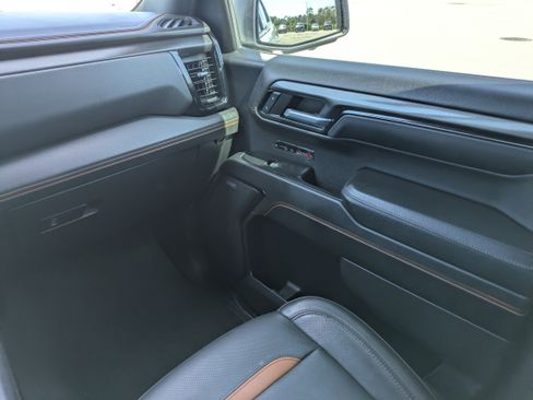 Used 2023 GMC Sierra 1500 AT4 w/ AT4 Premium Package AWD/4WD image 17
