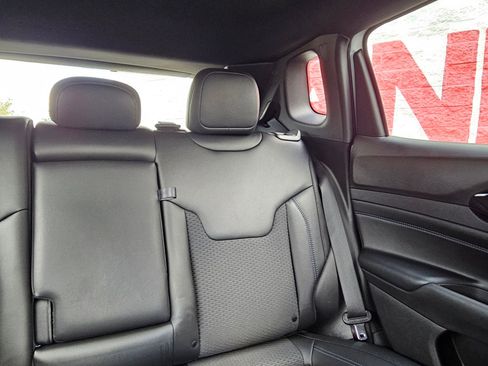 Used 2025 Jeep Compass Latitude w/ Altitude Special Edition image 27