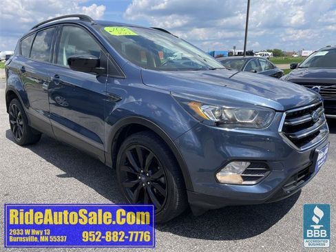 Used 2018 Ford Escape SE w/ SE Sport Appearance Package AWD/4WD image 3