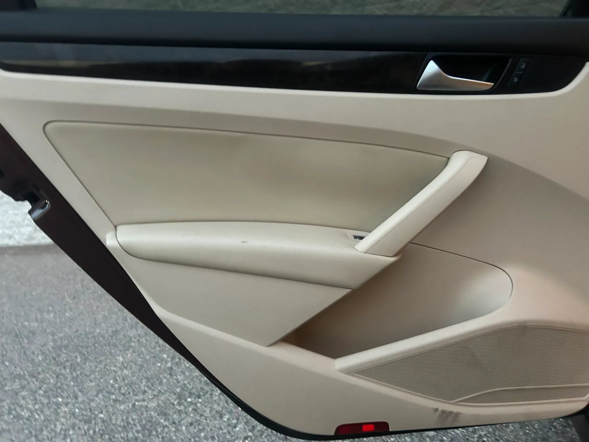 Used 2014 Volkswagen Passat TDI SEL Premium FWD image 15