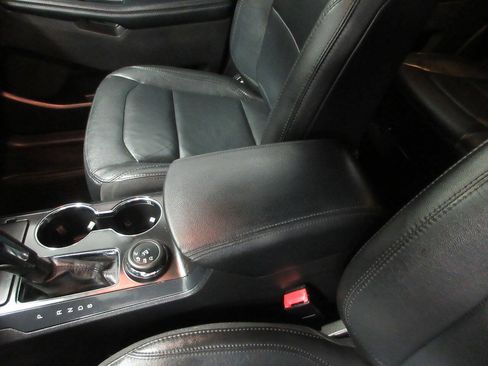 Used 2017 Ford Explorer XLT w/ Equipment Group 202A AWD/4WD image 18