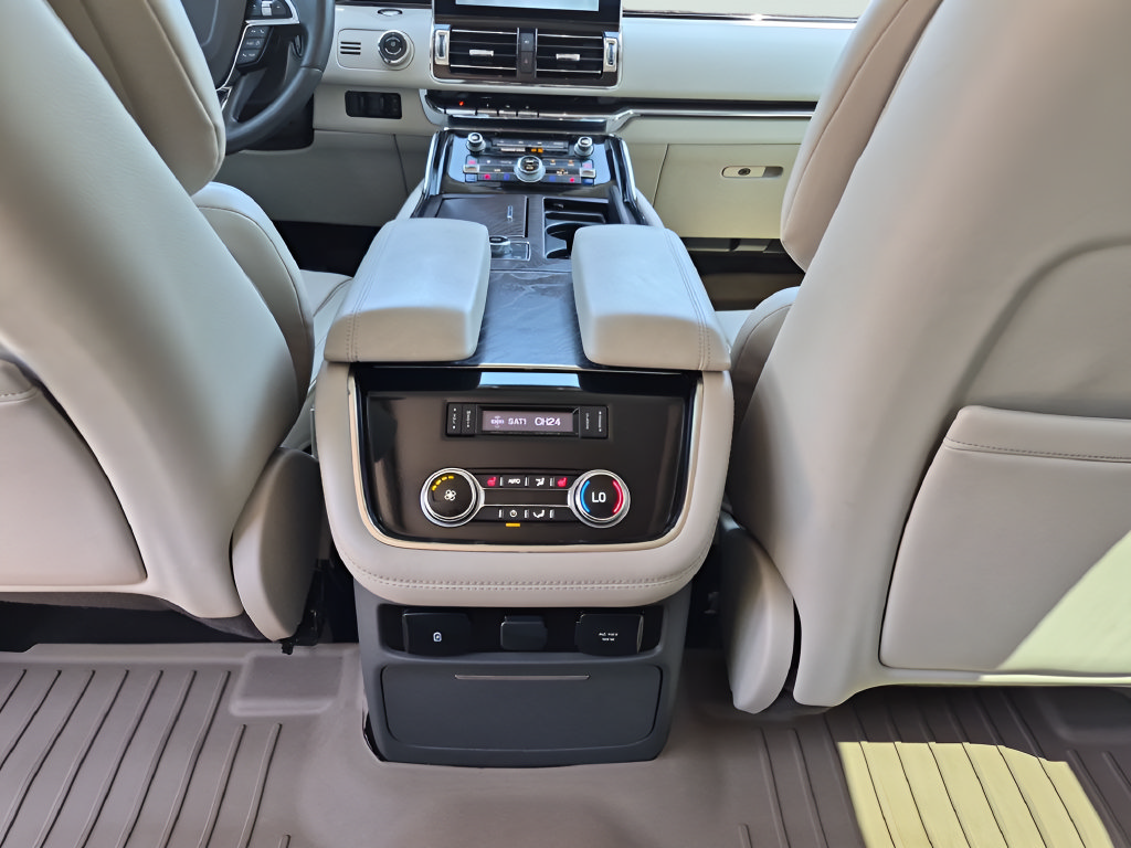 Used 2021 Lincoln Navigator L Reserve w/ Luxury Package AWD/4WD image 35