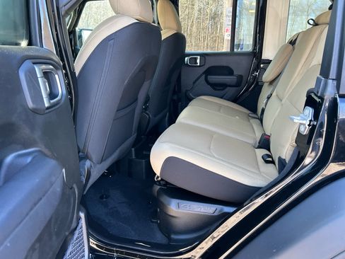 Used 2023 Jeep Wrangler Unlimited w/ Cold Weather Group image 33