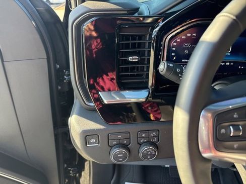 Used 2025 Chevrolet Silverado 2500 LT w/ Trail Boss Package image 17