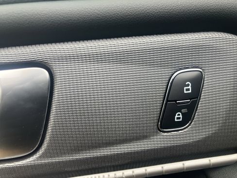 Used 2025 Ford Explorer ST-Line image 19