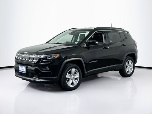 Used 2022 Jeep Compass Latitude image 1
