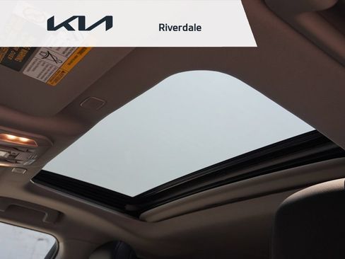 Used 2023 Toyota Highlander XLE AWD/4WD image 21