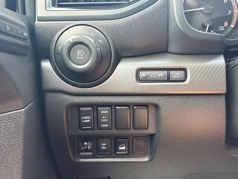 Used 2022 Nissan Titan PRO-4X w/ Pro-4x Convenience Package AWD/4WD image 25