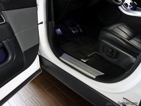 Used 2021 Land Rover Range Rover Sport HST image 29