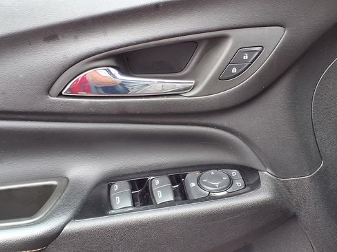 Used 2024 Chevrolet Equinox Premier FWD image 18