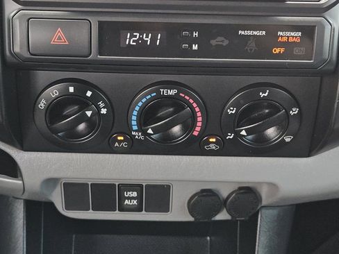 Used 2014 Toyota Tacoma PreRunner w/ Convenience Package RWD image 14