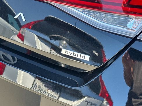 Used 2024 Hyundai Elantra Limited FWD image 15