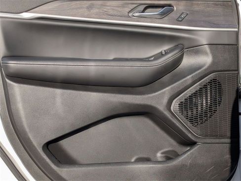 New 2025 Jeep Grand Cherokee Limited w/ Black Appearance Package image 14