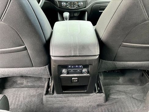 Used 2023 Chevrolet Traverse LT FWD image 25