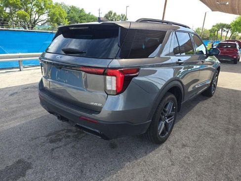 Used 2025 Ford Explorer ST-Line w/ ST-Line Street Pack AWD/4WD image 4