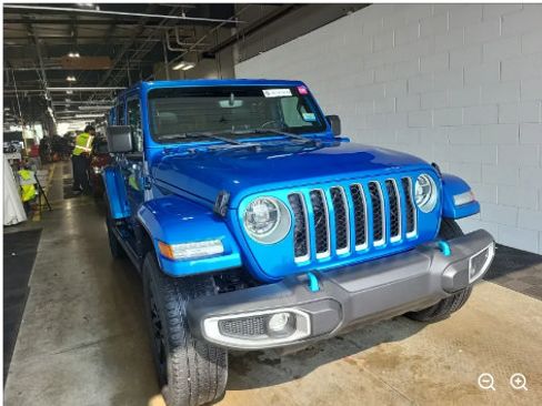 Used 2022 Jeep Wrangler Unlimited Sahara w/ Cold Weather Group AWD/4WD image 2