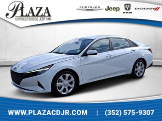 Used 2022 Hyundai Elantra SEL image 1