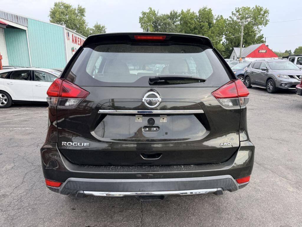 Used 2017 Nissan Rogue S AWD/4WD image 4