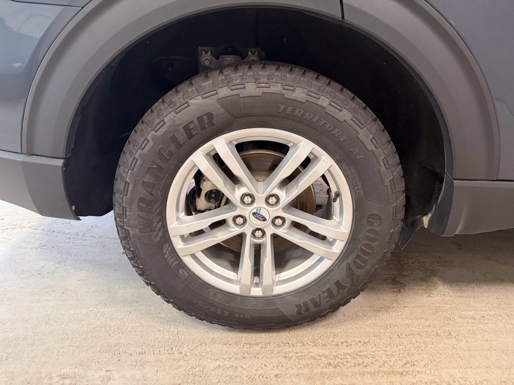 Used 2023 Ford Explorer XLT w/ Equipment Group 202A AWD/4WD image 36