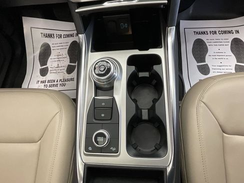 Used 2022 Ford Explorer XLT w/ Equipment Group 202A AWD/4WD image 11