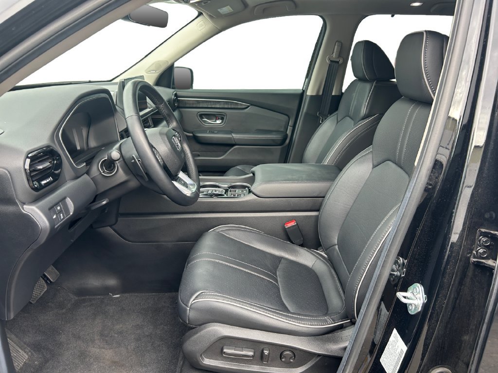 Used 2025 Honda Pilot Elite image 15