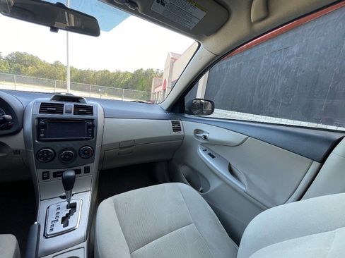 Used 2013 Toyota Corolla LE image 26