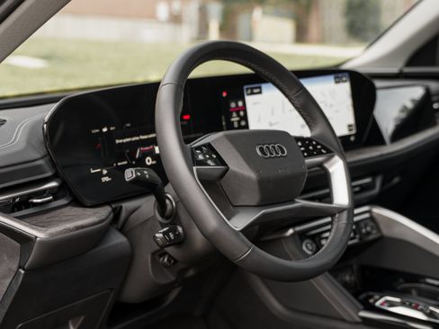 Certified 2025 Audi Q5 Premium AWD/4WD image 9