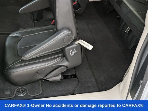 Used 2024 Chrysler Pacifica Touring-L FWD image 19