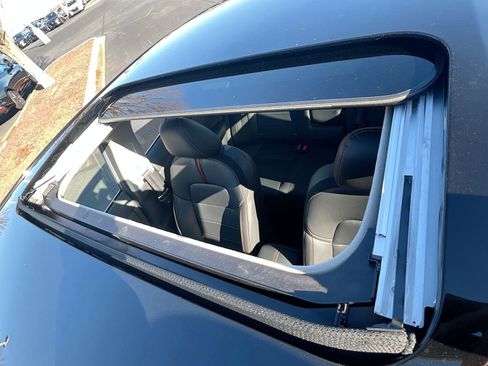 Used 2025 Nissan Sentra SR w/ SR Premium Package image 22